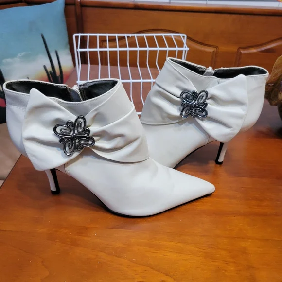 ALDO white leather heeled booties - Picture 2 of 7